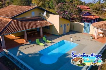 Rancho Luanas para Alugar e à Venda em Delfinopolis - Piscina ao Lado da Casa