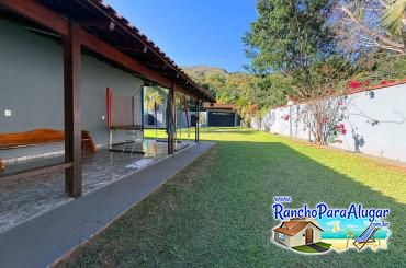 Rancho Só Encanto para Alugar em Ibiraci - Varanda ao Lado da Casa